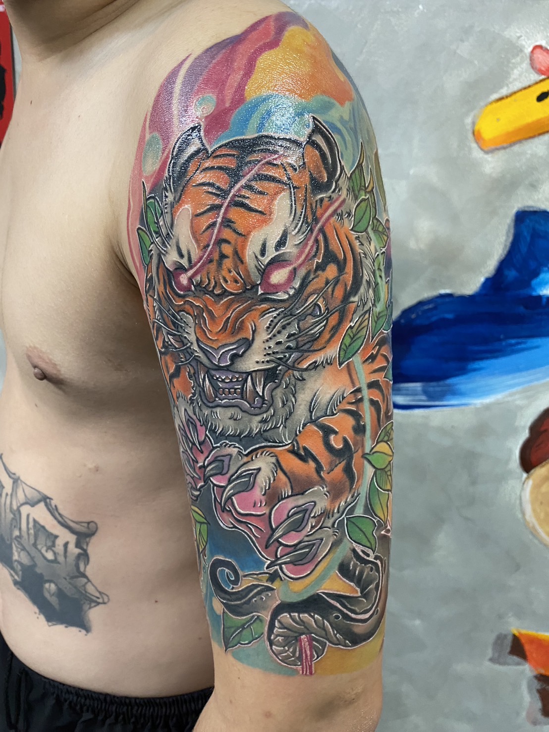 Tiger, Color, Animated, Tricep tattoo by Max. He is a highly skilled tattoo artist at Lethal Ink Tattoo in Pattaya. He is celebrated for is expertise in black and grey, anime, manga, Thai art, and tribal motifs. Tiger, Color, Animated, Tricep Tattoo, Max, Lethal Ink, Pattaya, 2024