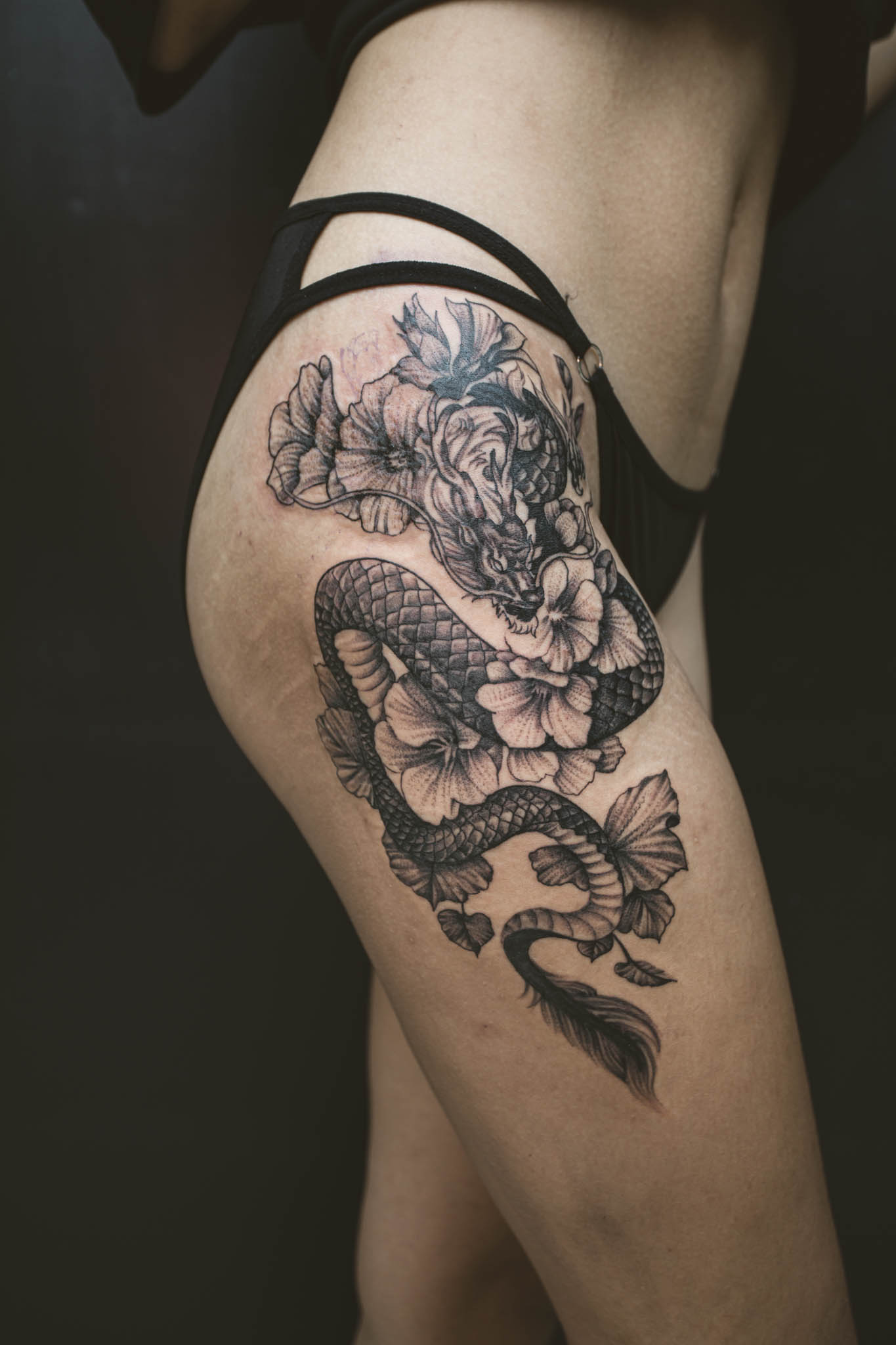 Japanese Style, Dragon, Sexy, Black and Gray, Thigh Tattoo by Toon. He is a highly skilled tattoo artist at Lethal Ink Tattoo in Pattaya. He is celebrated for his expertise in Japanese, Chicano, Realistic, New School, Old School, Neo Thai, and Bamboo Tattooing. Japanese Style, Dragon, Sexy, Black and Gray, Thigh Toon Tattoo, Lethal Ink, Pattaya, 2024