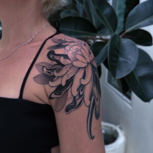 Japanese, Flower, Blackwork, Shoulder Tattoo by Alek. She is a highly skilled tattoo artist at Lethal Ink Tattoo in Pattaya. She is celebrated for her expertise in Japanese, BlackWork, and Abstract styles. Alek, Japanese Flower, Blackwork, Shoulder Tattoo, Lethal Ink, Pattaya, 2024
