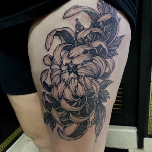 Black and gray, Flower, Thigh tattoo by Max. He is a highly skilled tattoo artist at Lethal Ink Tattoo in Pattaya. He is celebrated for is expertise in black and grey, anime, manga, Thai art, and tribal motifs. Black and gray, Flower, Thigh Tattoo, Max, Lethal Ink, Pattaya, 2024