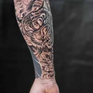 Tiger, animated, Japanese style, black and gray, arm tattoo Lethal Ink Tattoo, Phra Tamnak, Pattaya, 2025 Tiger, animated, Japanese style, black and gray, arm tattoo Lethal Ink Tattoo, Phra Tamnak, Pattaya, 2025
