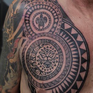 Polynesian tribal tattoo on chest and shoulder by Apple at Lethal Ink Tattoo, Pattaya. Apple specializes in Tribal, Polynesian, Blackwork, Ornamental, Fine Line, and Minimal styles. Polynesian tribal tattoo on chest and shoulder by Apple, tattoo artist at Lethal Ink Tattoo, Pattaya (2025)