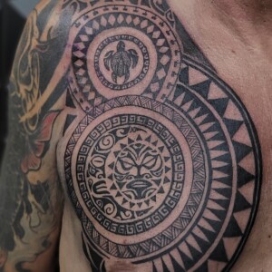 Polynesian tribal tattoo on chest and shoulder by Apple at Lethal Ink Tattoo, Pattaya. Apple specializes in Tribal, Polynesian, Blackwork, Ornamental, Fine Line, and Minimal styles. Polynesian tribal tattoo on chest and shoulder by Apple, tattoo artist at Lethal Ink Tattoo, Pattaya (2025)