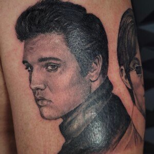 Realistic black and grey Elvis Presley portrait tattoo on arm by Sandy at Lethal Ink Tattoo, Pattaya. Sandy specializes in Realism, Portrait, Black and Grey, Fine Detail, and Celebrity tattoos. Realistic black and grey Elvis Presley portrait tattoo on arm by Sandy, tattoo artist at Lethal Ink Tattoo, Pattaya (2025)